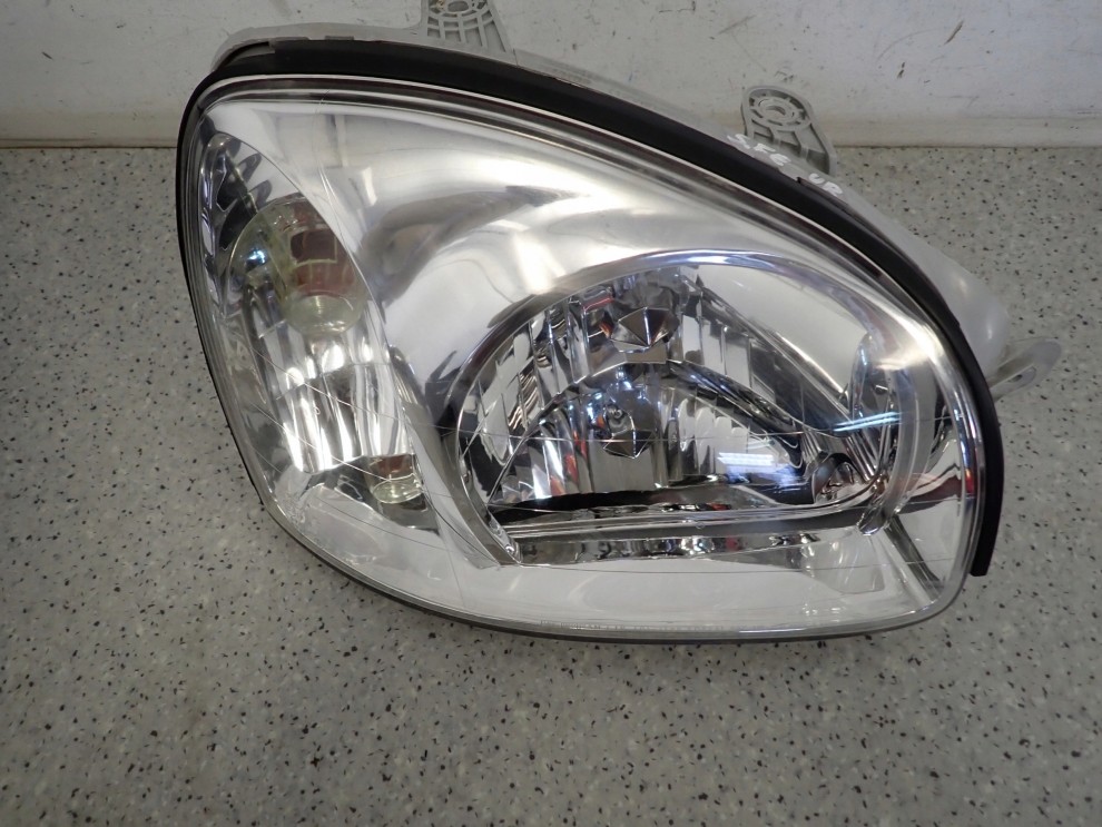 HYUNDAI SANTA FE 00-06 LAMPA PRZEDNIA PRAWA REFLEKTOR PRAWY 2/7