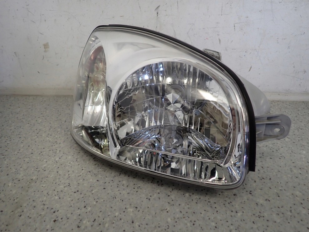 HYUNDAI SANTA FE 00-06 LAMPA PRZEDNIA PRAWA REFLEKTOR PRAWY 3/7
