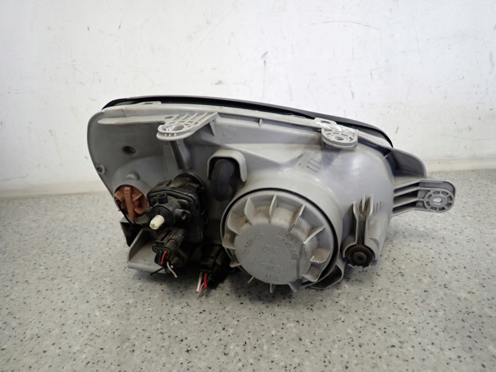 HYUNDAI SANTA FE 00-06 LAMPA PRZEDNIA LEWA REFLEKTOR LEWY 6/7