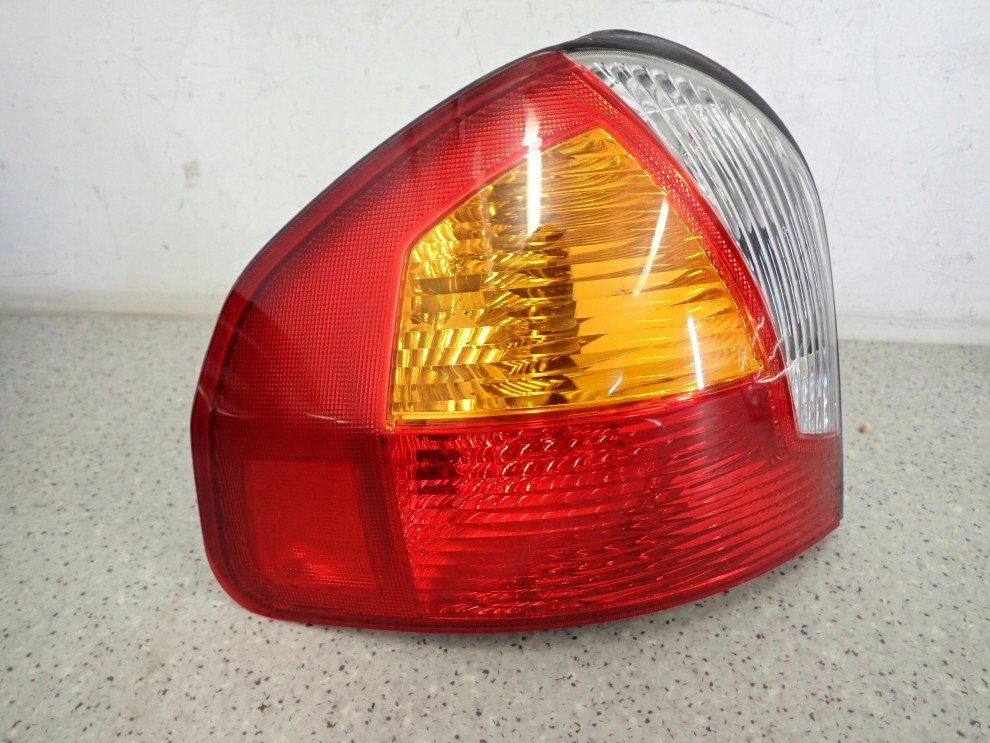 HYUNDAI SANTA FE 00-03 LAMPA TYLNA LEWA 2/6