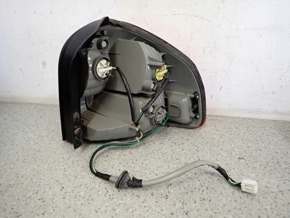 HYUNDAI SANTA FE 00-03 LAMPA TYLNA LEWA 5/6