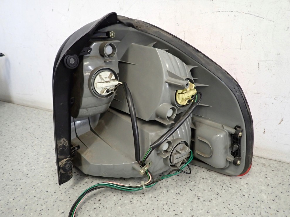 HYUNDAI SANTA FE 00-03 LAMPA TYLNA LEWA 6/6