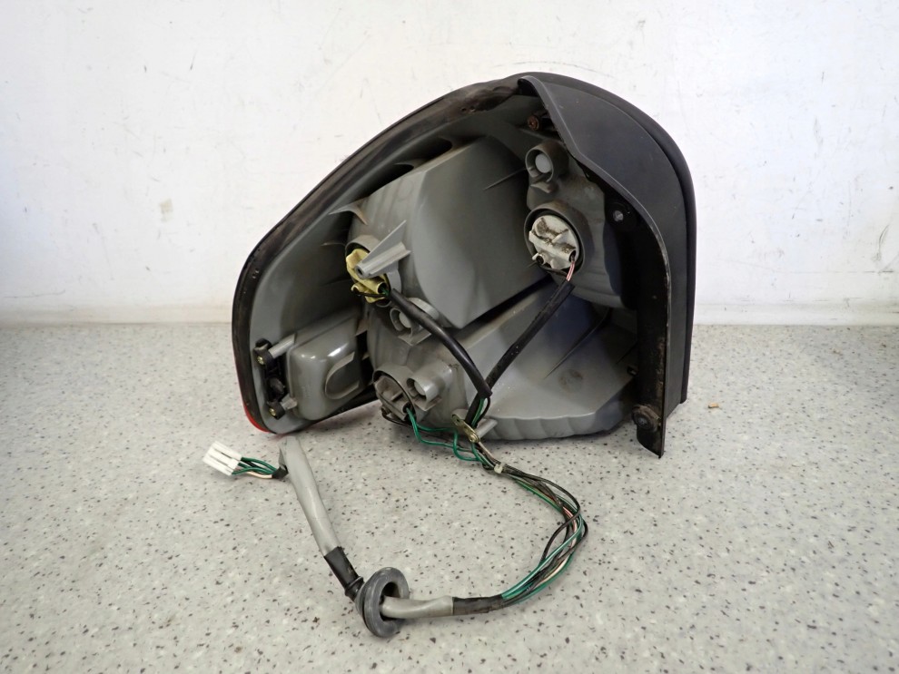 HYUNDAI SANTA FE 00-03 LAMPA TYLNA PRAWA 4/5