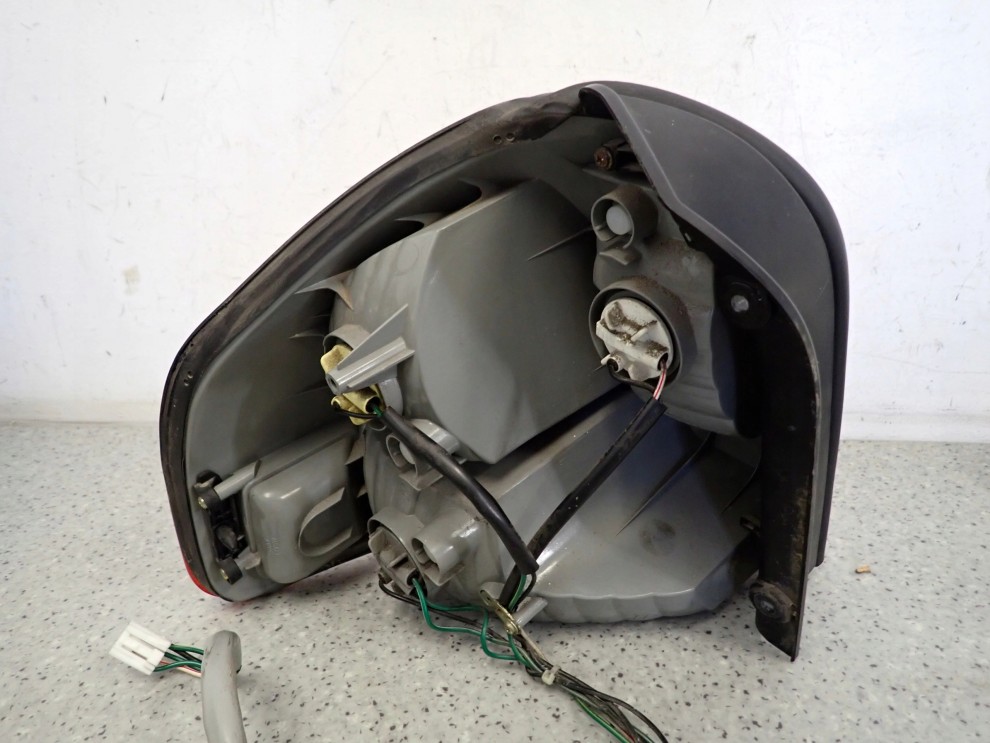 HYUNDAI SANTA FE 00-03 LAMPA TYLNA PRAWA 5/5