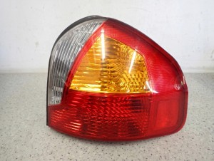 HYUNDAI SANTA FE 00-03 LAMPA TYLNA PRAWA 1/5 MINIATURA
