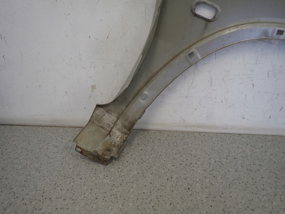 SUZUKI IGNIS I 00-03 BŁOTNIK PRZEDNI LEWY Z2S 14/14