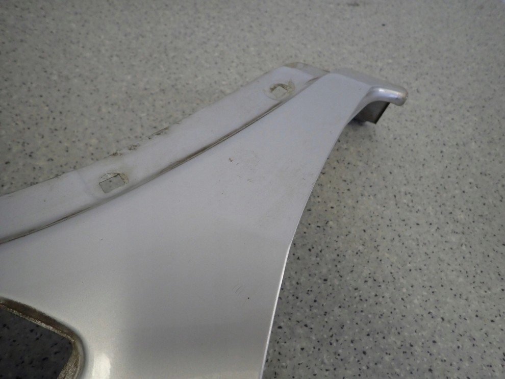 SUZUKI IGNIS I 00-03 BŁOTNIK PRZEDNI PRAWY Z2S 8/9