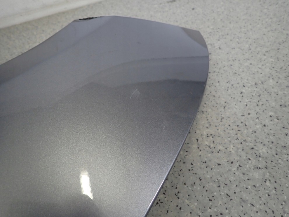 SUZUKI SWIFT MK7 10-16 BŁOTNIK PRZEDNI LEWY ZCD 10/11