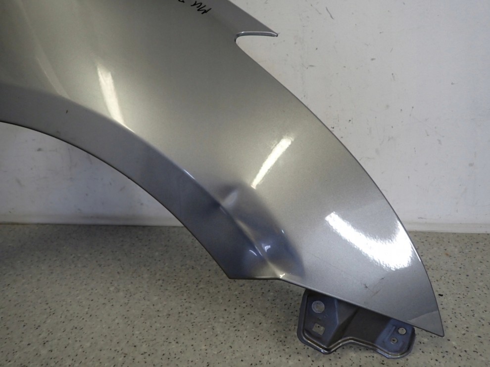 SUZUKI SWIFT MK7 10-16 BŁOTNIK PRZEDNI PRAWY ZCD 4/13