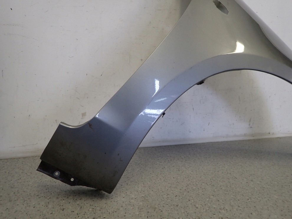 SUZUKI SWIFT MK7 10-16 BŁOTNIK PRZEDNI PRAWY ZCD 8/13