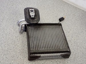 NISSAN MICRA K13 10- PAROWNIK KLIMATYZACJI 1/12 MINIATURA