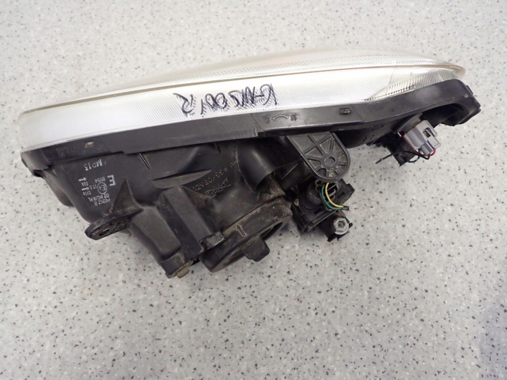 SUZUKI IGNIS I 00-03 LAMPA PRZEDNIA PRAWA REFLEKTOR 6/8