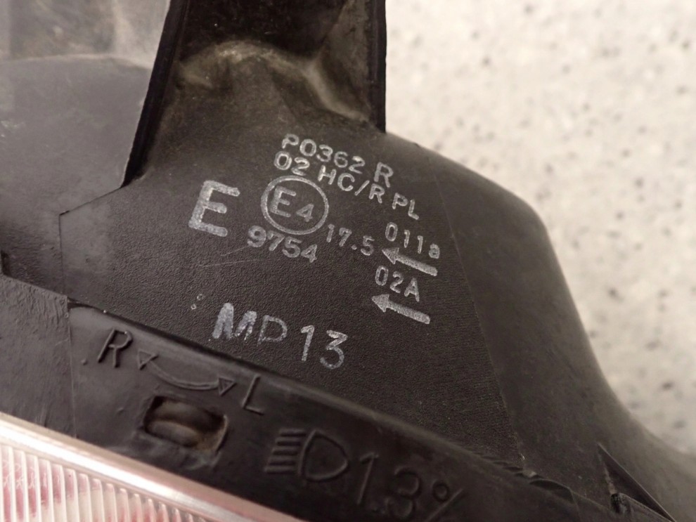 SUZUKI IGNIS I 00-03 LAMPA PRZEDNIA PRAWA REFLEKTOR 7/8