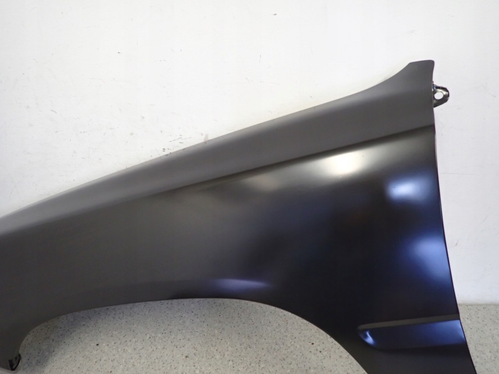 TOYOTA HILUX 89-93 BŁOTNIK PRZEDNI LEWY 3/8