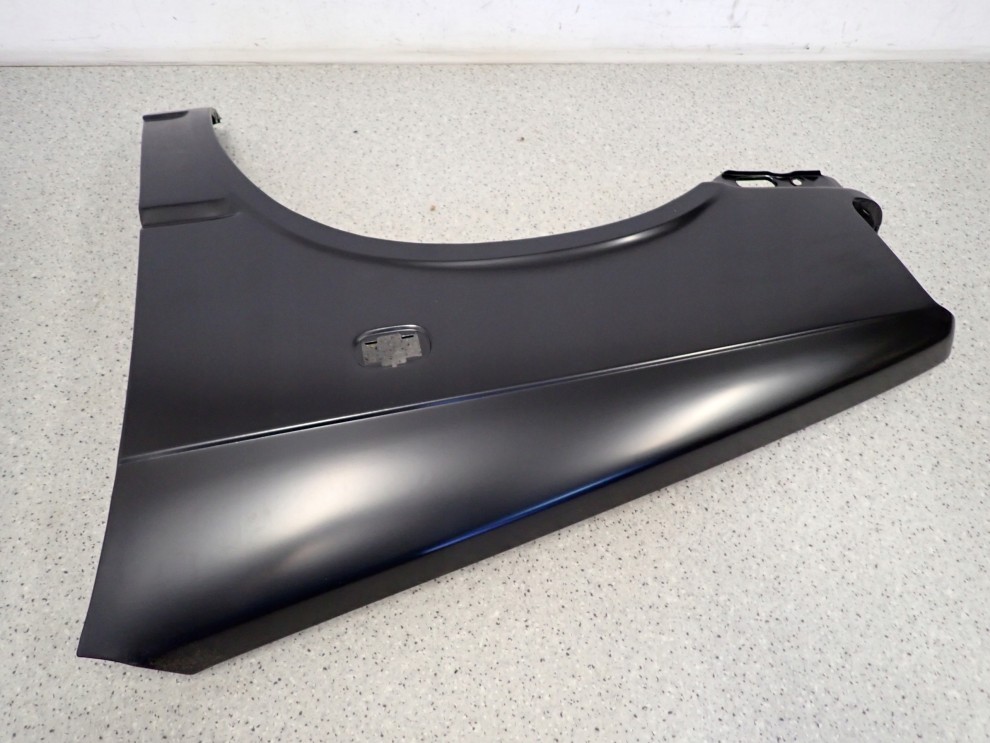 SUZUKI ALTO 88-94 BŁOTNIK PRZEDNI LEWY NOWY 5/8