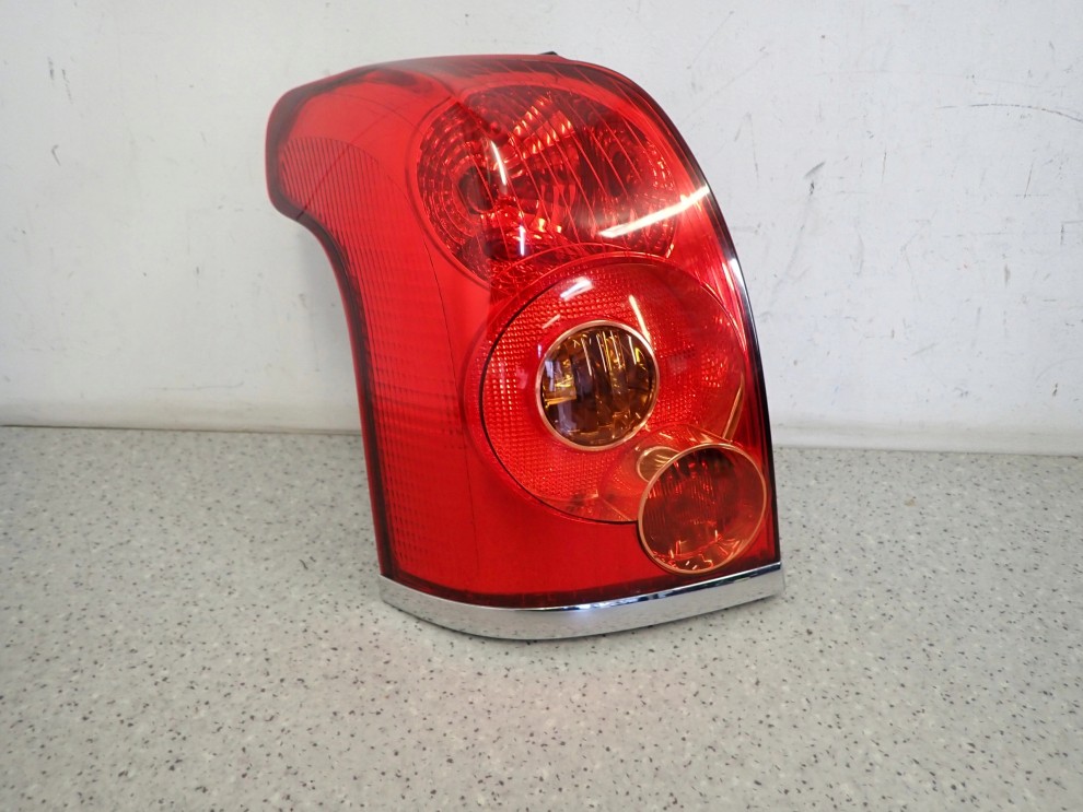 TOYOTA AVENSIS T25 KOMBI 03-05 LAMPA TYLNA LEWA 3/8