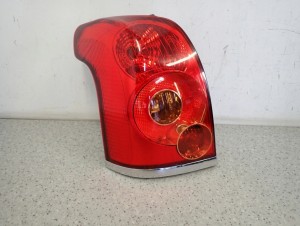 TOYOTA AVENSIS T25 KOMBI 03-05 LAMPA TYLNA LEWA 3/8 MINIATURA