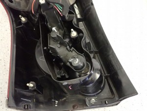 TOYOTA AVENSIS T25 KOMBI 03-05 LAMPA TYLNA PRAWA 7/9 MINIATURA