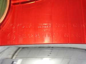 TOYOTA AVENSIS T25 KOMBI 03-05 LAMPA TYLNA PRAWA 8/9 MINIATURA