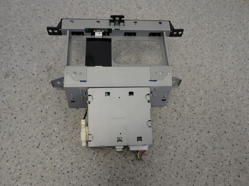 TOYOTA AVENSIS T25 02- WYŚWIETLACZ PANEL KRATKI NAWIEWU 6/7