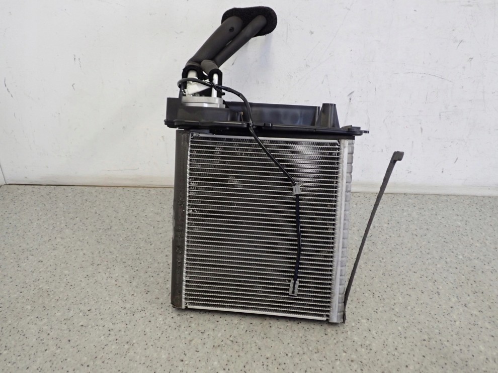 TOYOTA AVENSIS T25 02-07 PAROWNIK KLIMATYZACJI 8/9