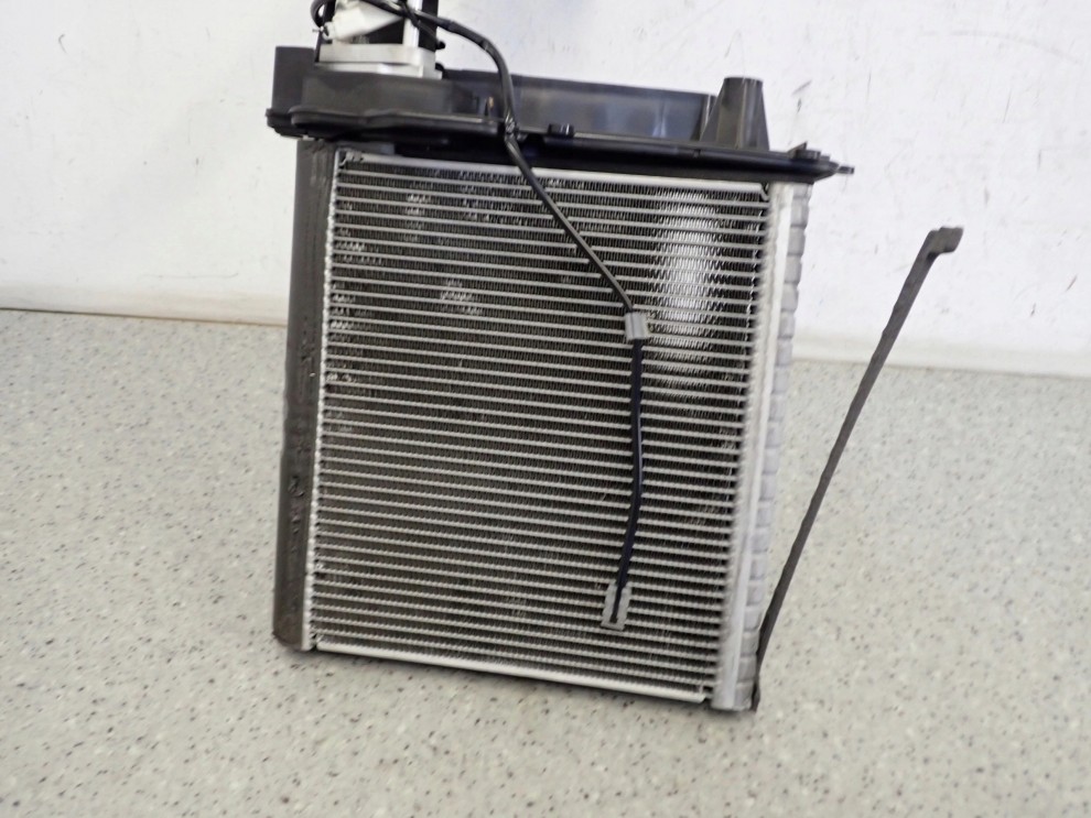 TOYOTA AVENSIS T25 02-07 PAROWNIK KLIMATYZACJI 9/9