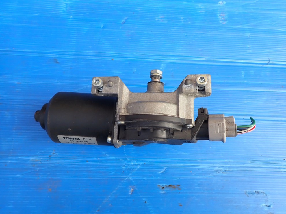 TOYOTA AVENSIS T25 03- SILNICZEK WYCIERACZEK PRZÓD EU 6/6