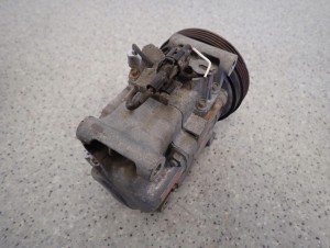 SUZUKI SX4 06-13 1.6i KOMPRESOR KLIMATYZACJI SUZUKI 95201-63JA1 5/7 MINIATURA