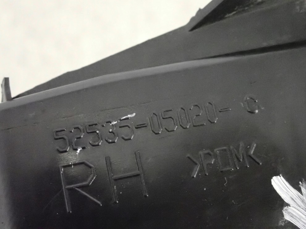 TOYOTA AVENSIS T25 02- ŚLIZG ZDERZAKA PRZEDNI PRAWY 6/6