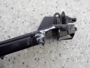 TOYOTA AVENSIS T25 02- ŚLIZG ZDERZAKA PRZEDNI PRAWY 3/6 MINIATURA