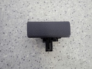 SUZUKI SWIFT MK7 10- ZAMEK SCHOWKA PASAŻERA W KABINIE 1/3 MINIATURA