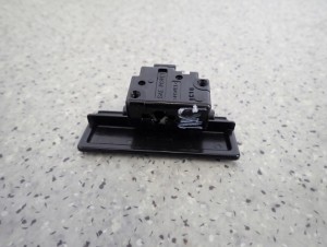 SUZUKI SWIFT MK7 10- ZAMEK SCHOWKA PASAŻERA W KABINIE 3/3 MINIATURA