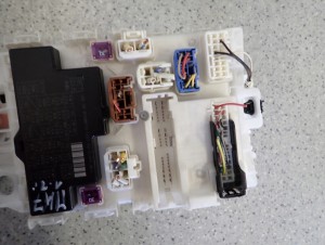 SUZUKI SWIFT MK7 10- 1.2I PUSZKA BEZPIECZNIKÓW 3/6 MINIATURA