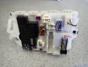 SUZUKI SWIFT MK7 10- 1.2I PUSZKA BEZPIECZNIKÓW 6/6 MINIATURA