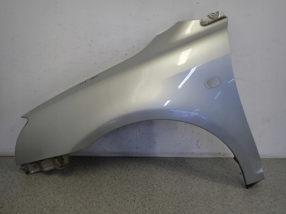 TOYOTA AVENSIS T25 03- BŁOTNIK PRZEDNI LEWY 1C0 1/10