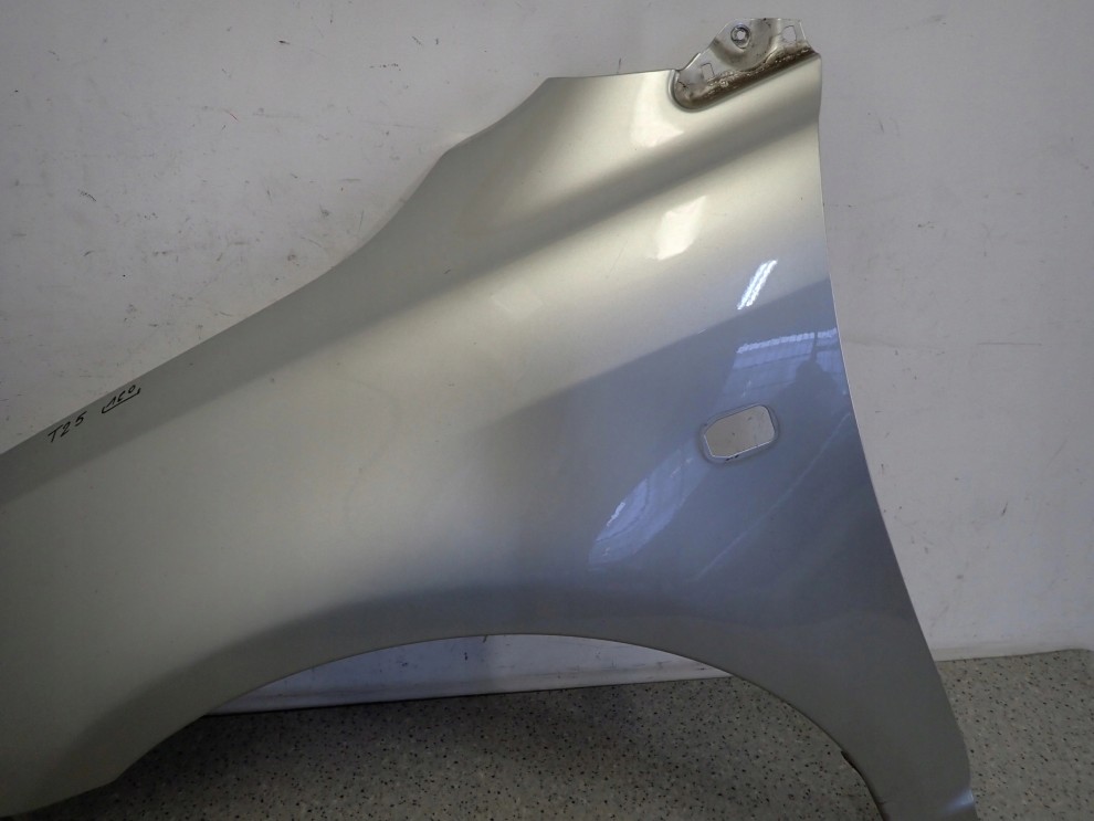 TOYOTA AVENSIS T25 03- BŁOTNIK PRZEDNI LEWY 1C0 2/10