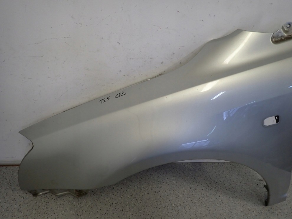 TOYOTA AVENSIS T25 03- BŁOTNIK PRZEDNI LEWY 1C0 3/10