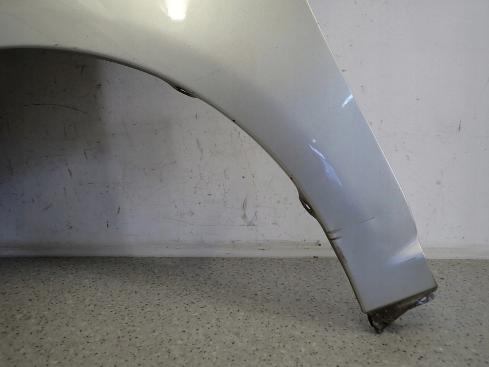 TOYOTA AVENSIS T25 03- BŁOTNIK PRZEDNI LEWY 1C0 7/10