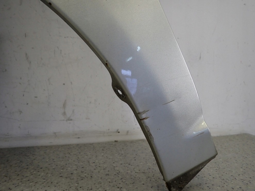 TOYOTA AVENSIS T25 03- BŁOTNIK PRZEDNI LEWY 1C0 8/10