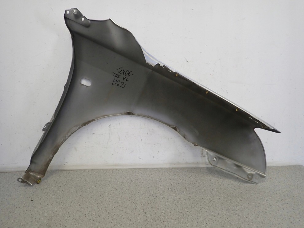 TOYOTA AVENSIS T25 03- BŁOTNIK PRZEDNI LEWY 1C0 10/10