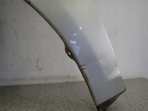 TOYOTA AVENSIS T25 03- BŁOTNIK PRZEDNI LEWY 1C0 8/10 MINIATURA