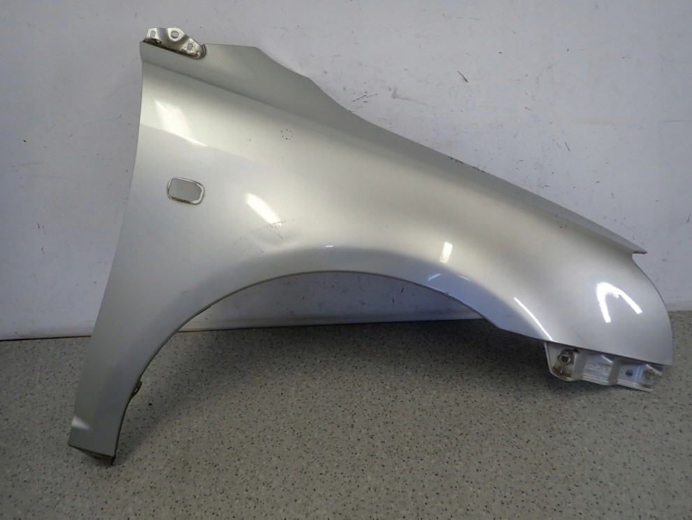 TOYOTA AVENSIS T25 03- BŁOTNIK PRZEDNI PRAWY 1C0 1/13