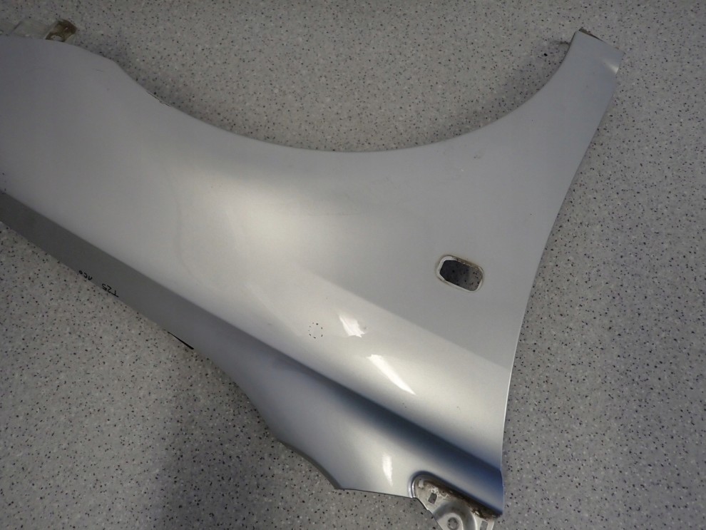 TOYOTA AVENSIS T25 03- BŁOTNIK PRZEDNI PRAWY 1C0 10/13