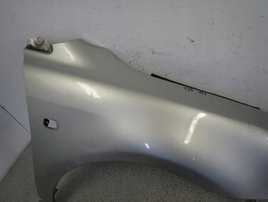 TOYOTA AVENSIS T25 03- BŁOTNIK PRZEDNI PRAWY 1C0 3/13 MINIATURA