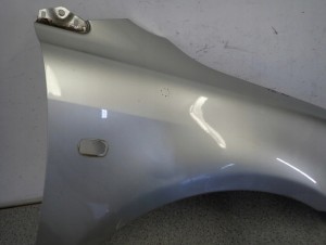 TOYOTA AVENSIS T25 03- BŁOTNIK PRZEDNI PRAWY 1C0 4/13 MINIATURA