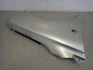 TOYOTA AVENSIS T25 03- BŁOTNIK PRZEDNI PRAWY 1C0 8/13 MINIATURA