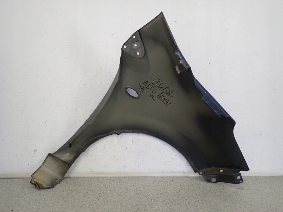 SUZUKI ALTO NISSAN PIXO 09-14 BŁOTNIK PRZEDNI LEWY ZY4 12/12