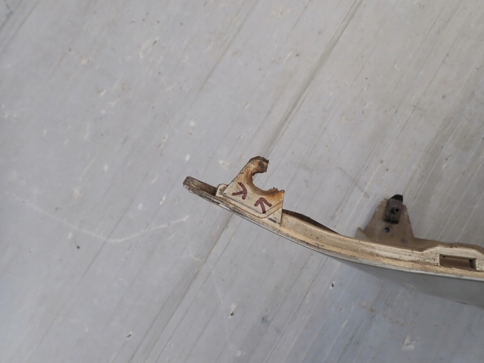 TOYOTA AVENSIS T25 03- ZDERZAK PRZEDNI XENON 1C0 15/16