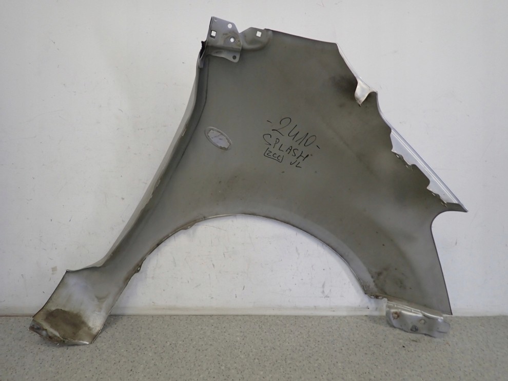 SUZUKI SPLASH 08-14 BŁOTNIK PRZEDNI LEWY ZCC 10/10