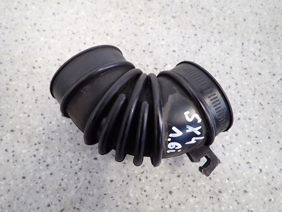 SUZUKI SX4 1.6 BENZ 06-12 RURA PRZEWÓD POWIETRZA KOLANKO 2/5